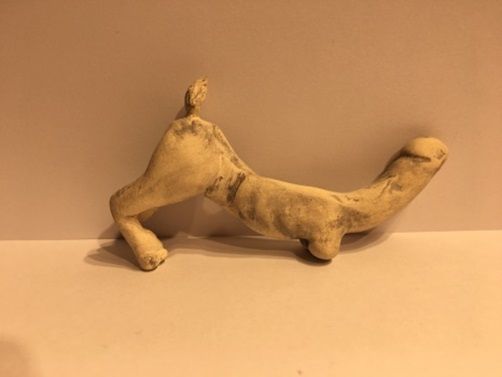 阳具头狗身雕塑 照片