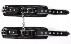 MT - Cuffs w Fluff & Chain - Black photo