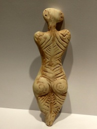 特里皮尔利亚女神平面雕像 复制品 照片