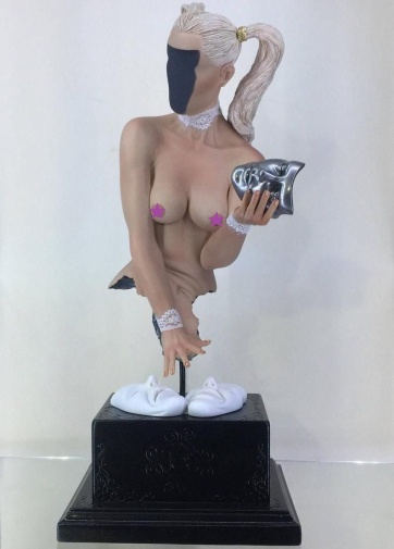 悲劇裸女雕塑 照片